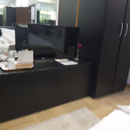 Mirrors Room Mega Mall National Arena بوخارست المظهر الخارجي الصورة