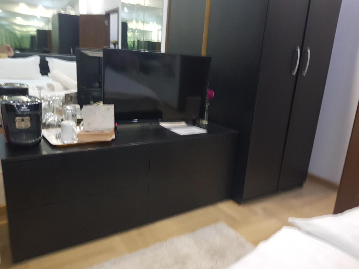 Mirrors Room Mega Mall National Arena بوخارست المظهر الخارجي الصورة